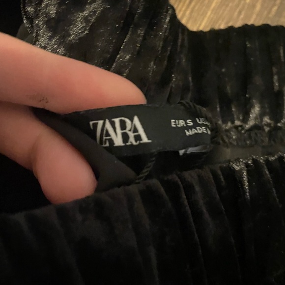 Velvet off the shoulder Zara top - Picture 2 of 2